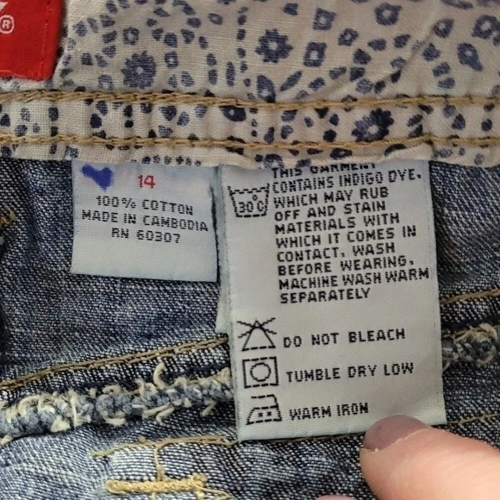 Unionbay 100% Cotton Medium Wash Jean skirt. Size 14